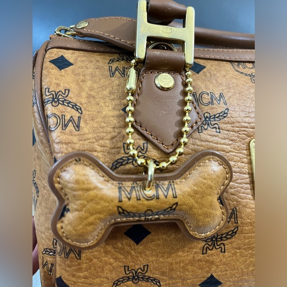 MCM Boston 25 - Picture 16 of 16